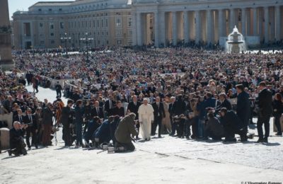 Udienza del mercoledì / Distinguere tra il peccato e il peccatore. Papa Francesco rilancia l’appello colletta pro Ucraina