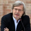 Vittorio Sgarbi inaugura la mostra di Correggio annunciando un falso