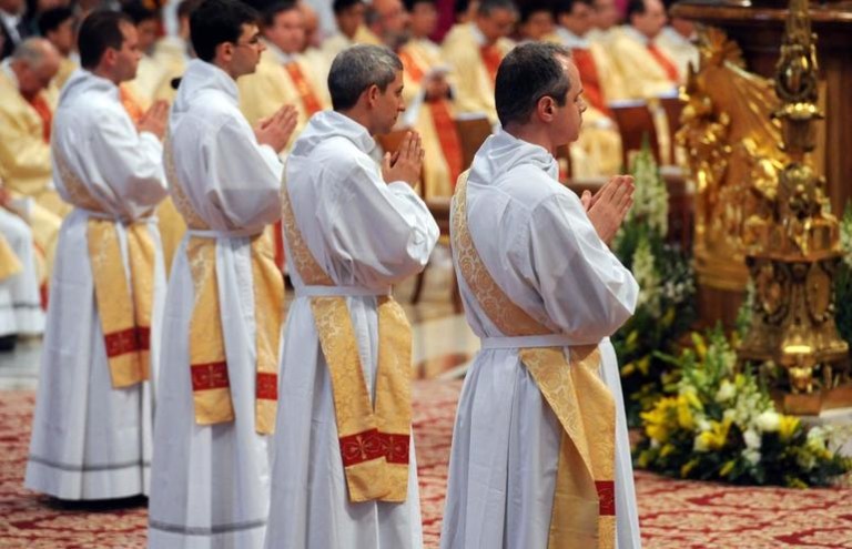 Giornata mondiale vocazioni / Quale prete per la Chiesa italiana? Dal Molin: “Un uomo tra la gente”.