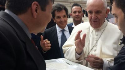 Vaticano / Dal carcere di Opera all’udienza col Papa. Tre detenuti donano 12mila ostie da loro realizzate grazie al progetto “Il senso del pane”