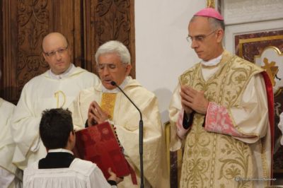 Diocesi / Festeggiati ad Aci San Filippo i 25 anni di sacerdozio di don Alfio Grasso. Il vescovo Raspanti:” Il sacerdote espressione dell’amore di Dio”