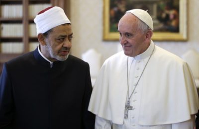 Incontro storico / Papa Francesco: al grande imam al Tayyeb (al-Azhar): “L’incontro è il messaggio”