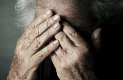 Emergenza sociale / Abusi sugli anziani. Stop agli orrori in cinque mosse… ma basteranno?