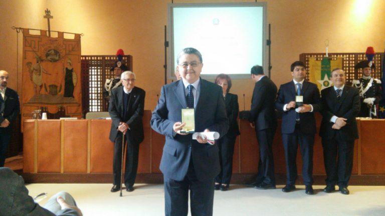 Acireale / Salvatore Privitera, impiegato delle Poste, nominato “Maestro del lavoro”: “L’azienda ha voluto premiare i miei 32 anni di impegno”