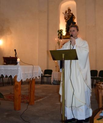 Valverde / Ieri la prima messa di padre Nei nella chiesa Santa Maria della Misericordia. Inaugurata una mostra di pittura e scultura sacra aperta fino al 29 maggio