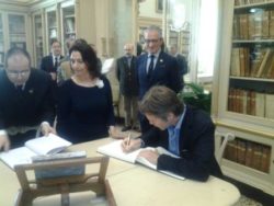 il principe firma il registro