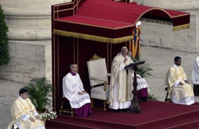 Giubileo / Papa Francesco ai sacerdoti: “Il prete si lascia trafiggere dall’amore del Signore e per la gente, non cerca consensi”