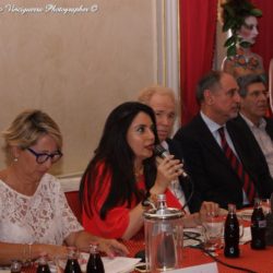Agata Patrizia Saccone, con la giornalista Antonella Gurrieri, alla presentazione a Taormina