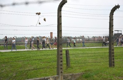 Gmg 2016 / Papa Francesco ad Auschwitz: ecco il suo percorso, tra “disumanizzazione” e oasi di speranza
