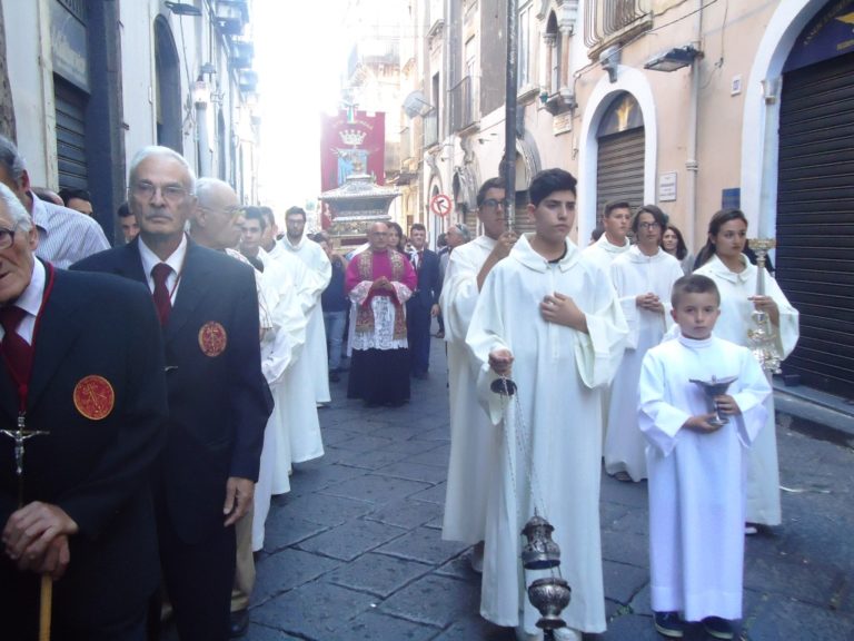 Festa di Santa Venera / La processione dello scrigno con le sacre reliquie segna l’avvio ufficiale ai festeggiamenti in città