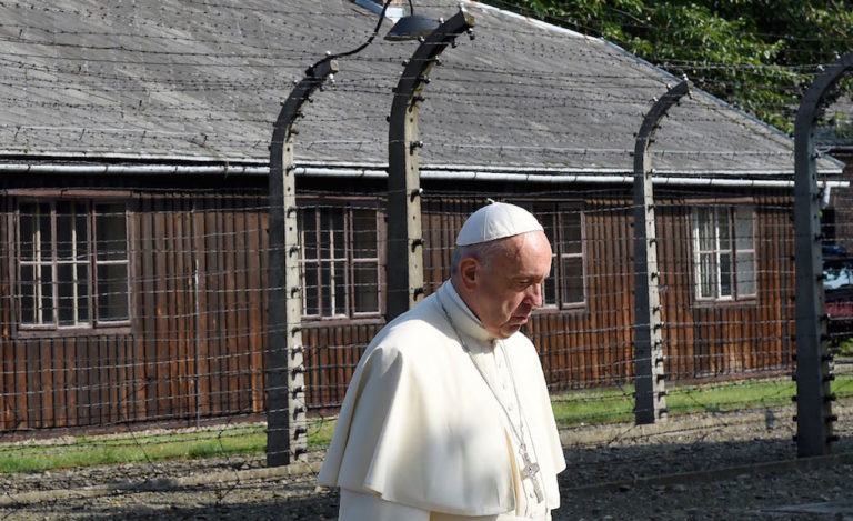 Gmg Cracovia / La forza del silenzio di Papa Francesco, da Auschwitz alla Via Crucis
