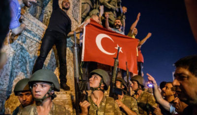 Turchia / Dopo militari e magistratura, purghe in arrivo per dipendenti e polizia. Merkel: “Con pena di morte niente Europa”