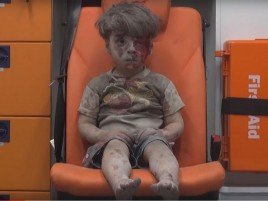 Foto simbolo / Il piccolo Omran come il piccolo Aylan. E la guerra continua mentre perdere la vita è questione di un attimo