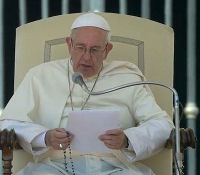 Sisma centro Italia 2 / Papa Francesco rinvia la catechesi: “Mi commuove sapere che tra i morti ci sono bambini”