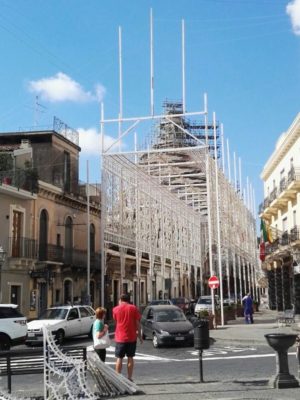 Aci S. Antonio / Luminarie da favola in un gioco di luci e musica: stasera la prima “Notte bianca”