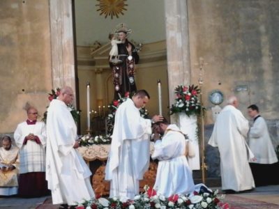 Diocesi / Rosario Pappalardo ordinato sacerdote dal vescovo mons. Raspanti nella sua Monterosso Etneo