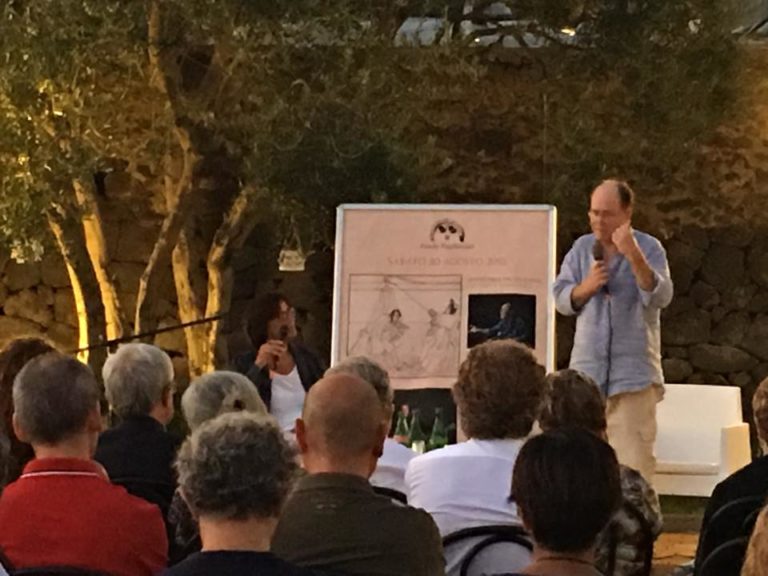Cultura a Randazzo / Una sera d’estate a Feudo Vagliasindi con Giuseppe Manfridi e la sua “Anatomia della gaffe”