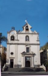 la-facciata-della-chiesa