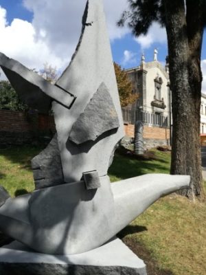 Belpasso / Il Museo a cielo aperto si arricchisce di nuove sculture in pietra lavica. Il sindaco Caputo: ” Riqualifichiamo l’immagine della città”