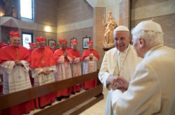 La visita dei nuovi porporati con Papa Francesco al papa emerito Benedetto XVI