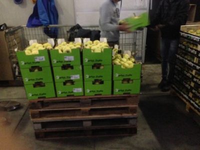 Banco Alimentare/ Donati da Maas e Carabinieri otto tonnellate di frutta e ortaggi sequestrati
