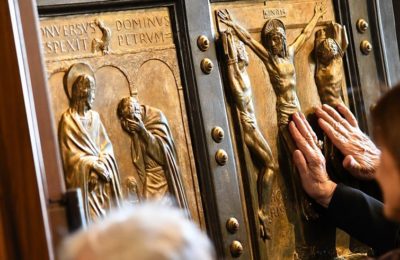 Anno Santo / Il Giubileo di Papa Francesco, porta dopo porta. Misericordia, perdono, tenerezza le parole più volte risuonate