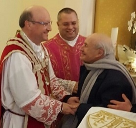 Diocesi / La comunità parrocchiale di S. Michele saluta don Giombanco neo-vescovo di Patti donandogli una mitria