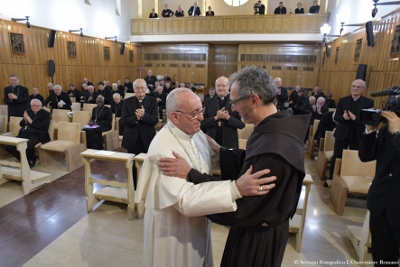 Esercizi spirituali / Il Papa al predicatore: “Grazie per essere normale e per tutto quello che ci hai dato, qualcosa resterà”