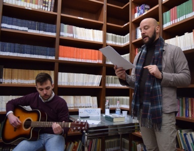 Valverde / “A colloquio con gli antichi” su Platone accende il dibattito nella biblioteca comunale, prossimo appuntamento il 25 con Lucrezio