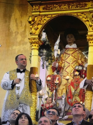 Acitrezza / Don Carmelo Torrisi succede come parroco a don Giovanni Mammino, nominato vicario generale della diocesi