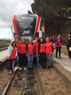 Scuola e territorio / Duecento studenti in littorina attorno all’Etna con “Storie sotto il Vulcano. I ragazzi raccontano” promosso da Maimone Editore