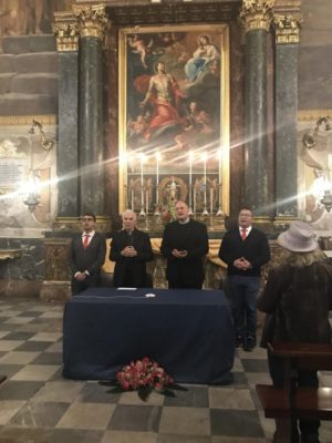 Acireale / Dalla Basilica di San Sebastiano mille euro pro terremotati della diocesi di Ascoli. Il vescovo D’Ercole: “Nobile gesto dei fedeli rinunciare ai fuochi”