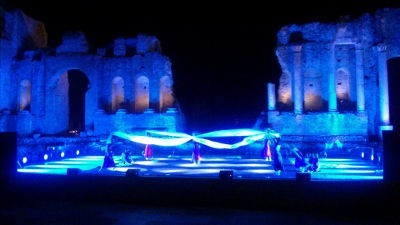 Taormina / Il Teatro Antico adesso è bello anche di notte