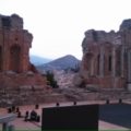 Guzzini Teatro greco di Taormina, panoramica di giorno (400×225)