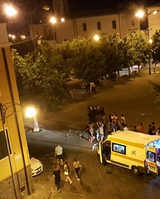 Randazzo / Violenta rissa con un ferito in piazza Loreto: cinque giovani fermati dai carabinieri