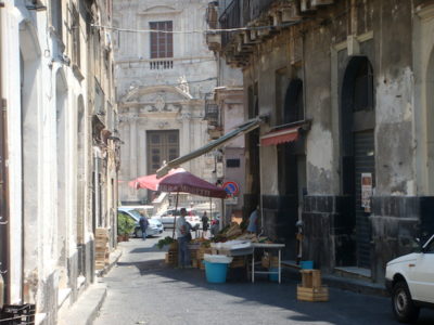 Mercatini rionali 2 / La “pescheria”, “San Giuseppe” e la fiera del sabato: le sedi storiche del commercio ambulante di Acireale