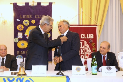 Club Service / Antonino Anastasi nuovo presidente del Lions Giarre – Riposto, Premio per l’imprenditoria ai titolari della “Torrefazione Ionia”