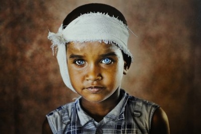 Mostre / Da oggi al 5 novembre a Siracusa esposte oltre 100 foto di Steve McCurry che immortalano le conseguenza della guerra sull’uomo