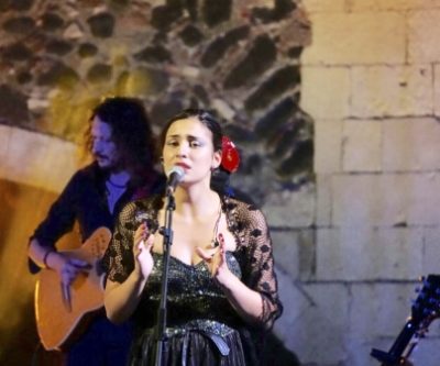Concerti d’estate / Applaudito debutto di Celeste al Cortile Platamone di Catania.La voce trasparente della giovane vocalist di Canicattì incanta la platea
