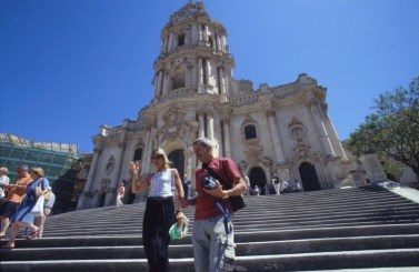 Estate 2 / Noi turisti dei nostri luoghi. Le vacanze 2017 sono tricolori