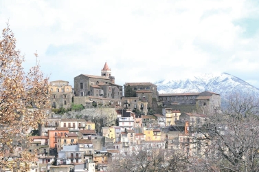 Libri / Ecco “Filigrane” di Carmela Tuccari, poesie e prosa per raccontare Castiglione di Sicilia. Lunedì 7 la presentazione