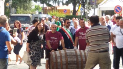 Santa Venerina / Folla di estimatori al primo weekend di EnoEtna 2017. Il sindaco Greco: “Valorizziamo il vino e le tipicità dei nostri distillati”