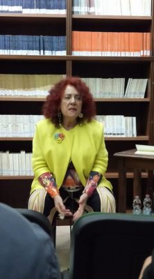 Valverde / Marinella Fiume alla Pro Loco racconta storie di donne escluse e la sua passione per i simboli