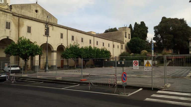 Valverde / Emergenza piazza e Santuario. Il sindaco Saro D’Agata e padre Nei: “Tutto tornerà come prima”