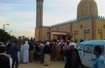 Terrorismo / Nel Sinai inquietante salto di qualità: prima volta che Isis colpisce musulmani riuniti in preghiera