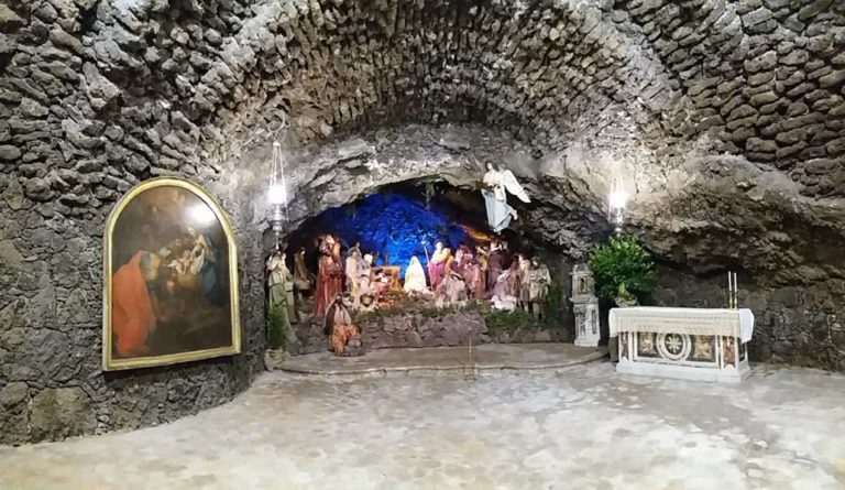 Tempo di Natale – 2 / Grande afflusso di visitatori alla riapertura al pubblico del settecentesco presepe “della Grotta”