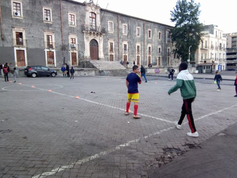 Catania / A San Berillo il calcio è multietnico