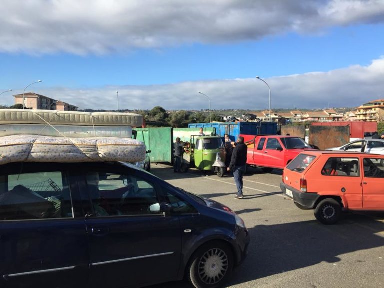 Acireale / Ricca raccolta di ingombranti ieri allo stadio Tupparello nella prima Giornata ecologica dell’anno