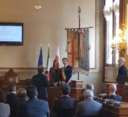 Belpasso / Il sindaco Caputo firma a Bologna la convenzione per la riqualificazione di Villa Serena