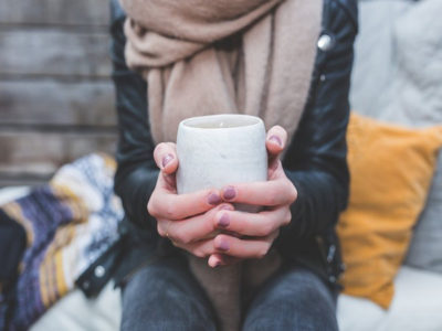 Benessere / Tisane, saune e persino acqua fredda. Qualche rimedio naturale contro il freddo… aspettando la primavera